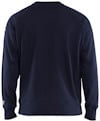 Marinblå sweatshirt sedd bakifrån med broderad text på ärmen och vid sidan av midjan.