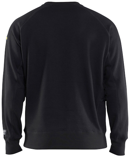 Svart sweatshirt sedd bakifrån med diskreta loggor på ärmen och nedre delen av ryggen.