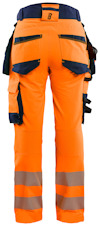 Orange arbetsbyxor med reflexband och blå fickdetaljer, sedda bakifrån.