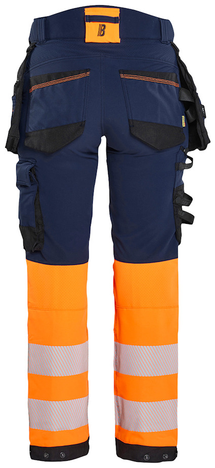 Arbetsbyxor i mörkblått med orange reflexpartier och flera fickor.