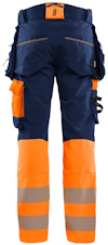 Blå och orange arbetsbyxa med fickor och reflekterande ränder.