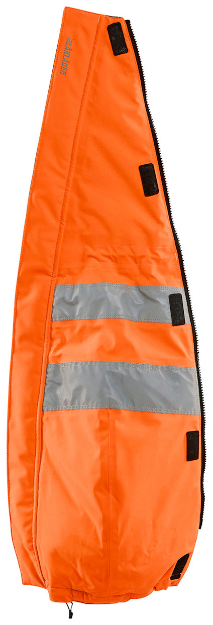 Orange tygpanel med silverfärgade reflexband och svart dragkedja längs sidan.