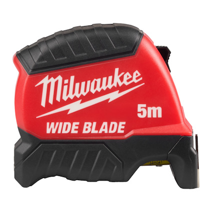 Rött och svart måttband med texten "Milwaukee WIDE BLADE 5m" i vitt.