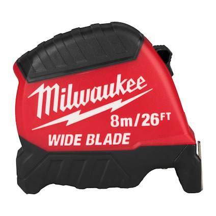 Rött och svart måttband med texten "Milwaukee WIDE BLADE 8m/26FT" i vitt.