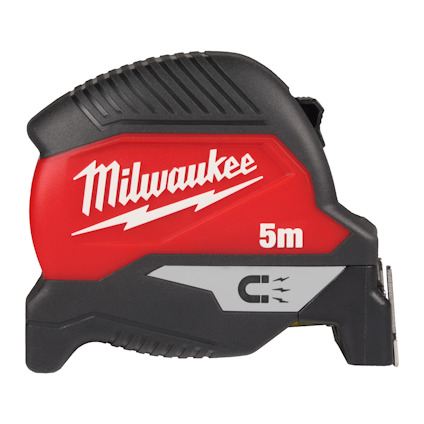Rött och svart måttband med texten "Milwaukee" och "5m" samt en logotyp i grått.