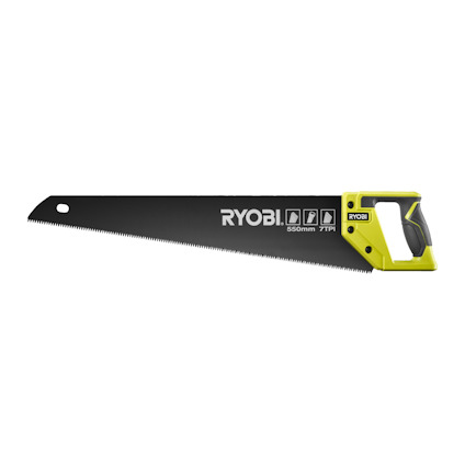 En handsåg med svart sågblad och grön handtag. Texten "RYOBI" och specifikationer finns på bladet.