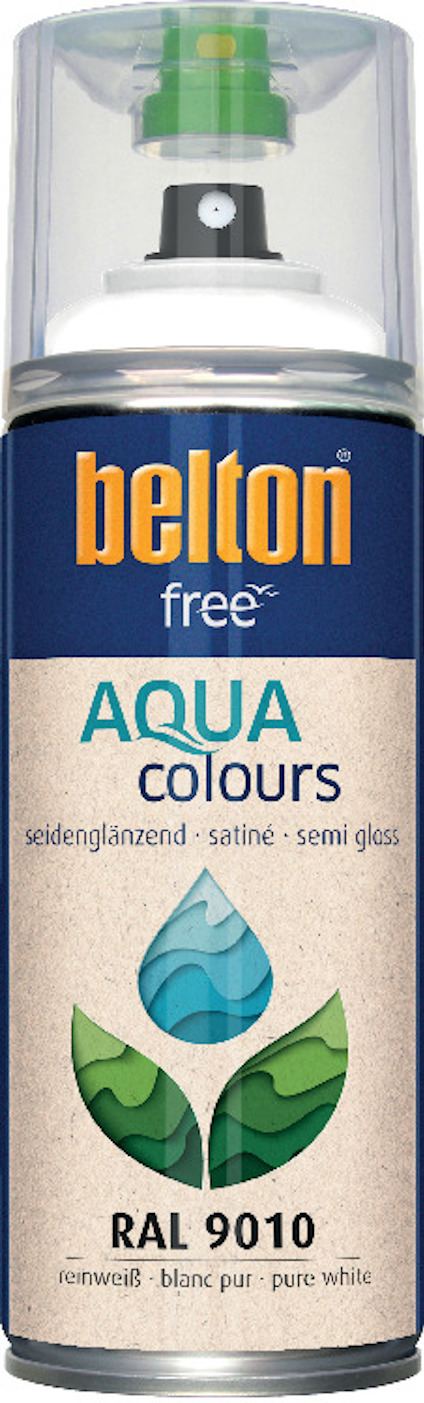 Sprayburk med halvblank vit färg, märkt "belton free AQUA colours RAL 9010", genomskinligt lock och grön sprayknapp.