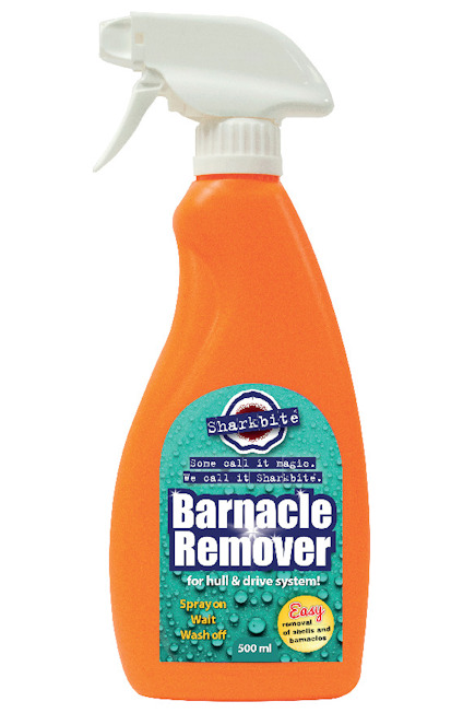 Orange sprayflaska med etikett "Barnacle Remover" och text på engelska.