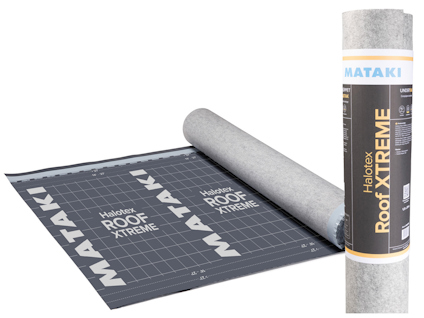 Grå rulle diffusionsöppet underlagstak med tryckt text Mataki Halotex Roof Xtreme, delvis utrullad med etikett på sidan.