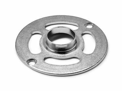 Metallskiva med ett centralt rörformat fäste och tre ovala öppningar, samt två mindre hål i ytterkanten.