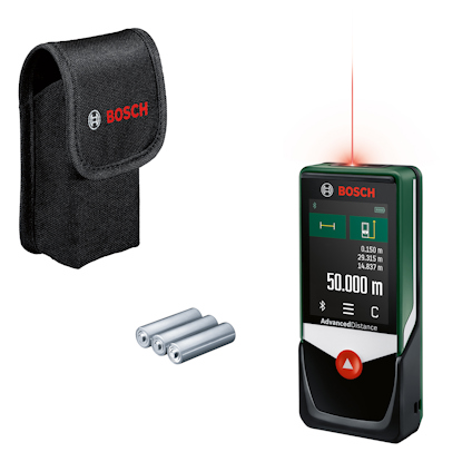 Laseravståndsmätare med röd laserstråle, tillhörande fodral och tre batterier. Bosch-märke synligt.