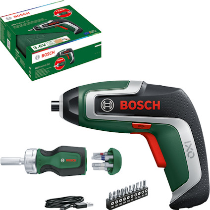 Bosch IXO skruvdragare med förpackning, laddare och bitsset.