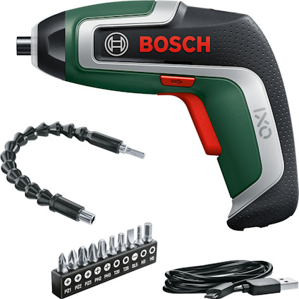 Skruvdragare med Bosch-logotyp, flexibel förlängning, bitssats och laddningskabel.