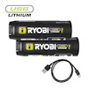 Två svarta USB-litiumbatterier med märket RYOBI ovanpå en USB-kabel.