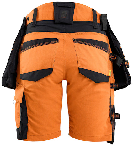 Orange arbetsbyxor i shortsformat med svarta fickor och detaljer.