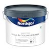 Vit färgburk med texten "Nordsjö Master Wall & Ceiling Primer". Färgglad logotyp och flera språk på etiketten.