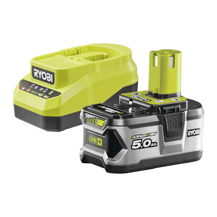 Batteriladdare och batteri från Ryobi, med grön och grå färgsättning, samt texten "5.0 Ah" och "18V".