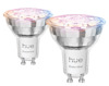 Två LED-spotlights med märket "hue Essential", med synliga GU10-kontakter och ljus ovanpå.