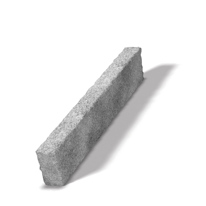 Rektangulär betongsten med ojämn yta och en lång skugga på vit bakgrund.