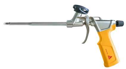 Skumpistol med silverfärgad sprutrör och gul handtag samt regulator och avtryckare.