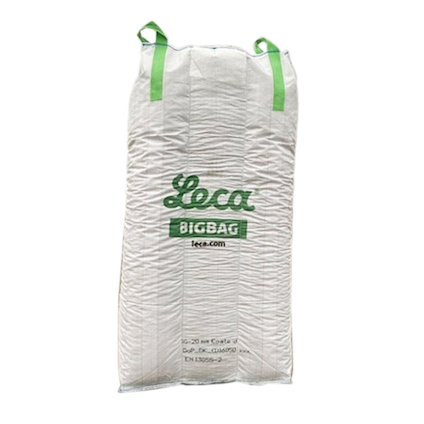 Stor vit säck märkt "Leca BIG BAG" med gröna handtag och text.