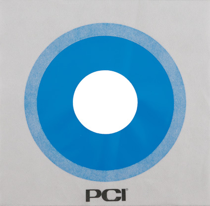 Grå kvadratisk rörmanschett med en blå cirkel i mitten och ett utskuret vitt hål. Svart text "PCI" nedtill.