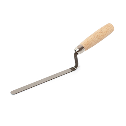 Verktyg med trähandtag och smal, metallisk, rektangulär blad.