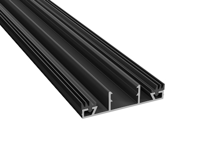Svart aluminiumprofil med vit toppdel, ses i sned vinkel.