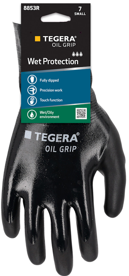 Svart handske med etikett som visar "TEGERA® OIL GRIP". Text på etiketten: "8853R", "7 Small", "Wet Protection", med ikoner för "Fully dipped",