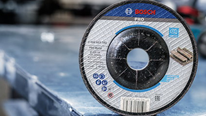 Slipskiva med Bosch Pro-logotyp, referensnummer, metallbilder och specifikationer på etikett.