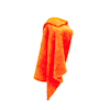 Orange frottéhandduk hängande och veckad.