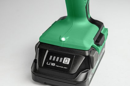 Grön och svart litiumjonbatteri med texten "Li 18 Technology".