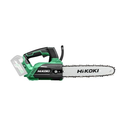 Grön och svart batteridriven kedjesåg med texten "HiKOKI" på svärdet och kroppen.