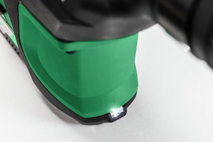 Grön sladdlös borrmaskin med en påslagen LED-lampa längst fram.