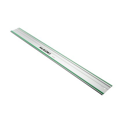 Metallskena med texten "HiKOKI" i svart. Grön rand längs ena kanten.