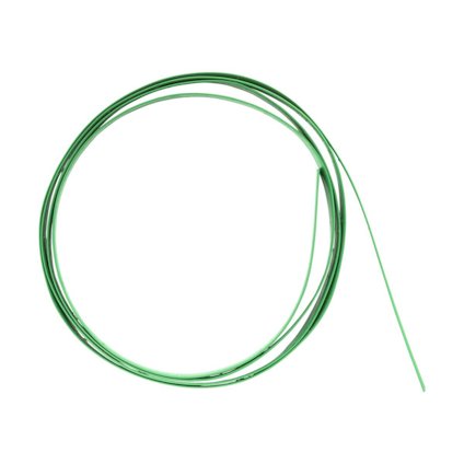 Grön böjd sladd eller kabel i en lös spiralform på vit bakgrund.
