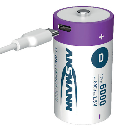 Batteri av typen D med USB-port för laddning, märkt "ANSMANN LI-ION PREMIUM ACCU 6000 mAh 1.5 V".
