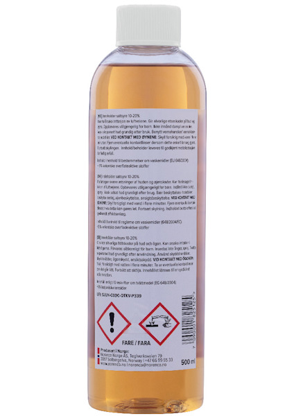 Flaska med orange vätska och vit etikett, innehållsförteckning samt varningssymboler för hälsofara. Volym: 500 ml.