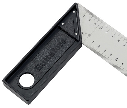 Svart och silver vinkelhake med märket "Hultafors" och måttskala i centimeter från 4 till 14.