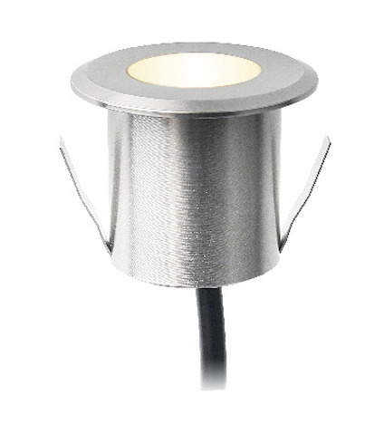 Metallisk infälld spotlight med två monteringsklämmor och anslutande svart kabel.