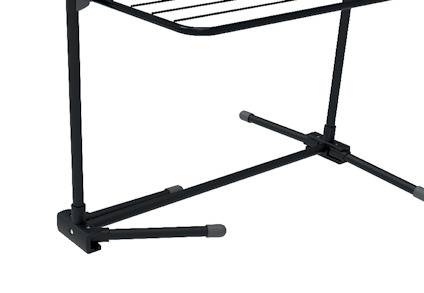 Svart metallställning med horisontella ribbor och två stabila ben.