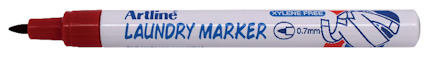 Pennor, Artline Laundry Marker, 0,7 mm spets, röd kork, text på vit bakgrund.