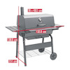 Grill med måtten: bredd 132,8 cm, höjd 130,9 cm, djup 70 x 49,5 cm, och en höjd från marken på 77,4 cm.