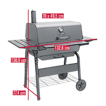 Grill med måtten: bredd 132,8 cm, höjd 130,9 cm, djup 70 x 49,5 cm, och en höjd från marken på 77,4 cm.