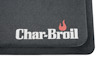 Svart matta med vit text "Char-Broil" och en röd flamma ovanför bokstaven "r".