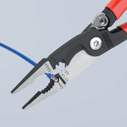 Tång med röd handtag och blå kabel som kläms fast, med informationen "0.2-3.5" och "0.5-4.5" på käftarna.