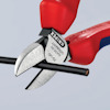 Tång med röda handtag skär en svart kabel. Verktyget har texten "KNIPEX" och "70 06 160" på sig.