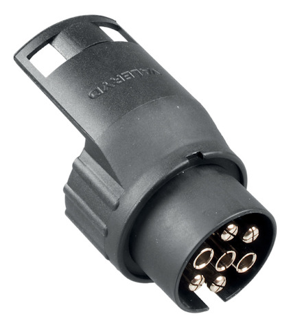 Svart elektrisk kontakt med sju metallstift och texten "AL-KO" synlig på ytan.