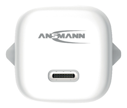 Vit laddare med texten "ANSMANN" och en USB-C-port på framsidan.