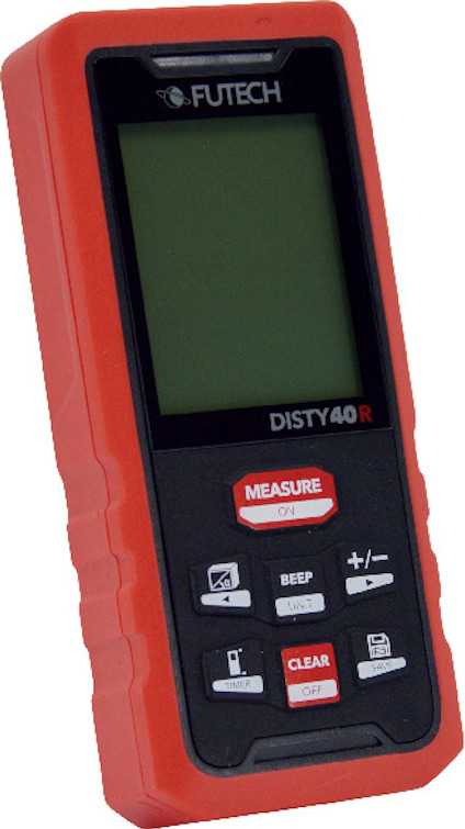 Röd laseravståndsmätare med svart display och knappar märkta "MEASURE", "BEEP", "+", "-", "CLEAR", "Off". Märkt "FUTECH", "DISTY40R".